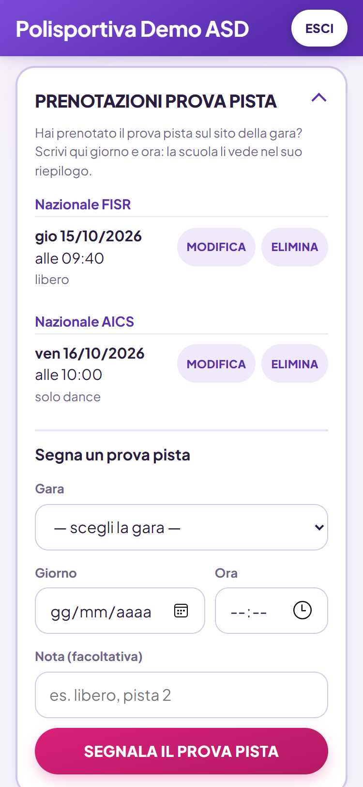 La famiglia segna giorno e ora del prova pista prenotato con l'organizzatore